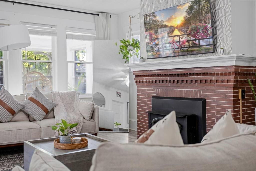 5br 3ba Family Retreat 2 Blocks From Holiday home *