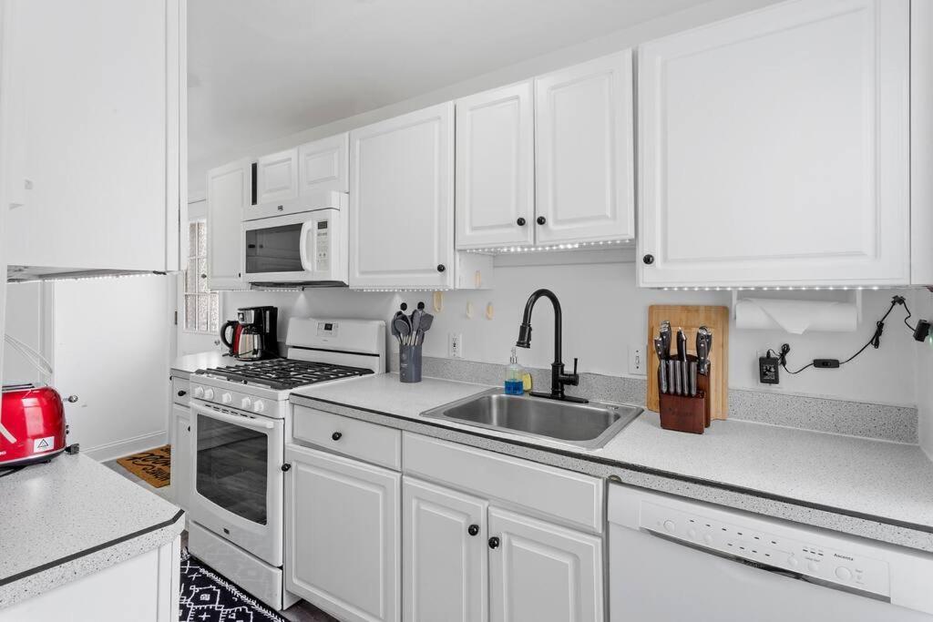 5br 3ba Family Retreat 2 Blocks From Holiday home *